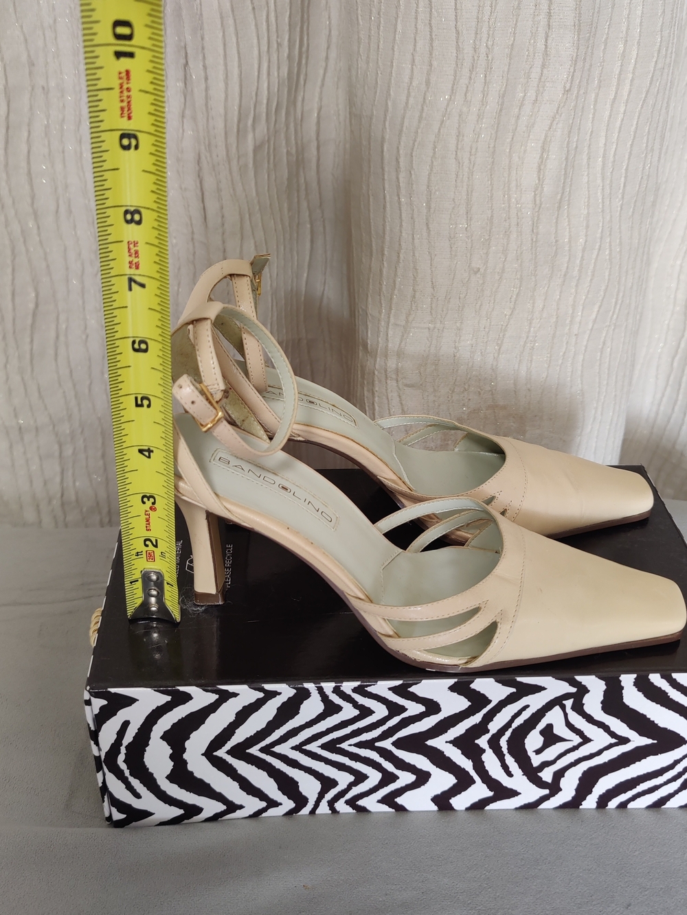 Bandolino Women's Cream Pointed-Toe Slingback Heels Size 7